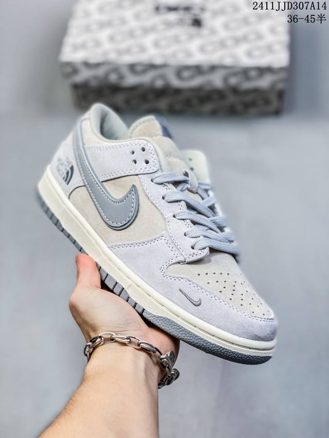 真标带半码耐克nike Sb Zoom Dunk Low 板鞋 系列经典百搭休闲运动板鞋 鞋舌的填充，使舒适性大大提升，同时也更方便穿脱中底部分则加入了脚感柔软