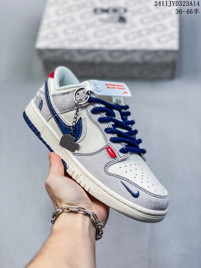 海外爆款限量发售！公司级 Nike Sb Dunk Low“北面联名 米白白蓝勾” 周年高端定制 低帮休闲板鞋 定制鞋盒 大厂纯原品质出货 超高清洁度 皮料切割