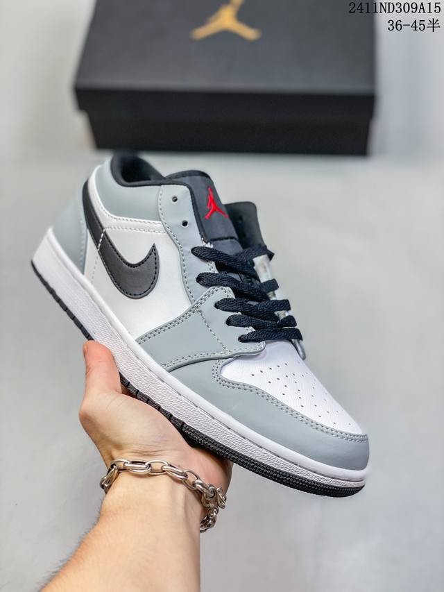 Jordan 乔丹 原比值一致厚实压手感这双aj也太小清新了，耐克nike Wmns Air Jordan 1 Low University Blue Aj1乔