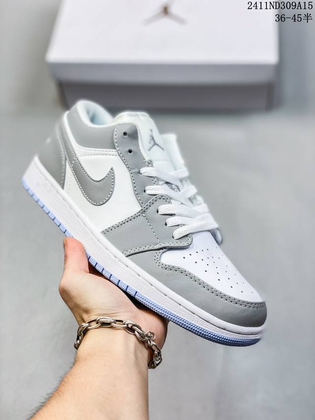 Jordan 乔丹 原比值一致厚实压手感这双aj也太小清新了，耐克nike Wmns Air Jordan 1 Low University Blue Aj1乔