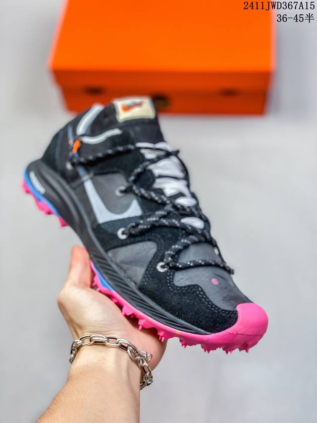 Off-White X Nike Air Zoom Terra Kiger 5联名款 钉鞋 潮流户外运动低帮越野跑步鞋 以田径跑鞋为蓝本，软钉外底是最大的亮点。