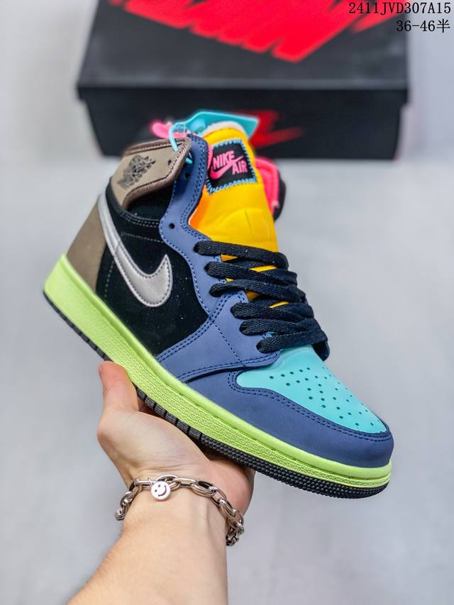 耐克 Nike Air Jordan 1 Retro High Og 乔丹一代篮球鞋复刻运动鞋 皮面高帮板鞋的设计灵感源自运动夹克，带你重温入选球队时刻。采用经