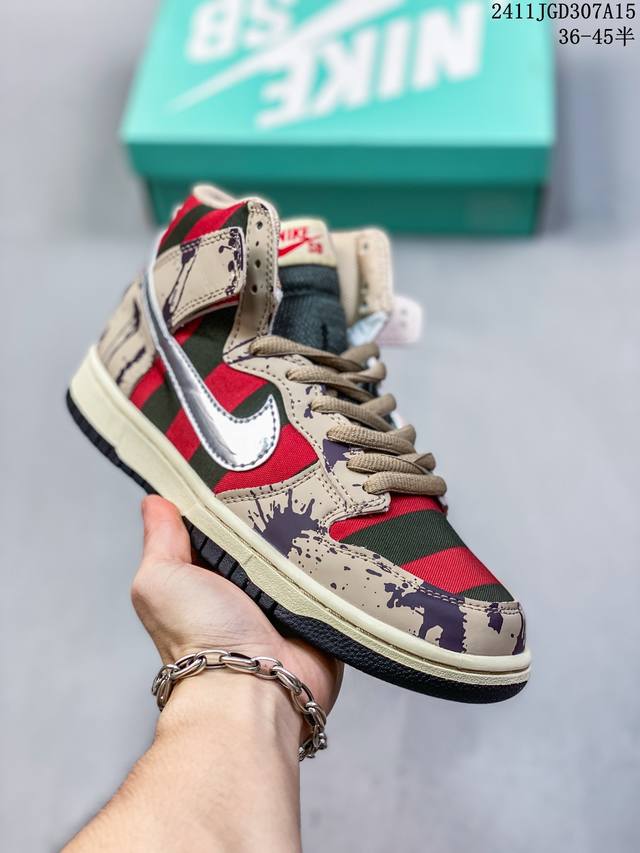 真标带半码耐克nike Sb Zoom Dunk Low 板鞋 系列经典百搭休闲运动板鞋 鞋舌的填充，使舒适性大大提升，同时也更方便穿脱中底部分则加入了脚感柔软