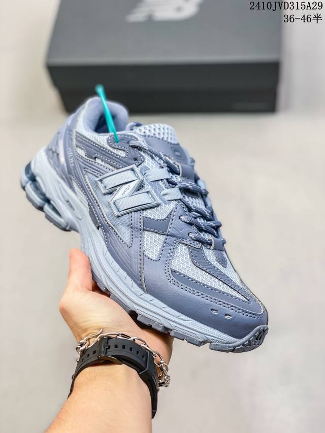 New Balance Nb 6R 6R耐磨百搭耐磨透气低帮跑步鞋 整双鞋子穿起来比较轻盈，网格鞋面透气性非常在线， 6R鞋子后掌使用abzorb专利吸震材质，