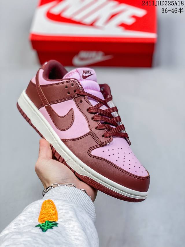 真标带半码耐克nike Sb Zoom Dunk Low 板鞋 系列经典百搭休闲运动板鞋 鞋舌的填充，使舒适性大大提升，同时也更方便穿脱中底部分则加入了脚感柔软