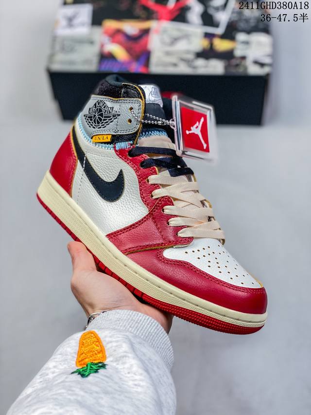 公司级带半码 耐克 Nike Air Jordan 1 Retro High Og 乔丹一代篮球鞋复刻运动鞋 皮面高帮板鞋的设计灵感源自运动夹克，带你重温入选球