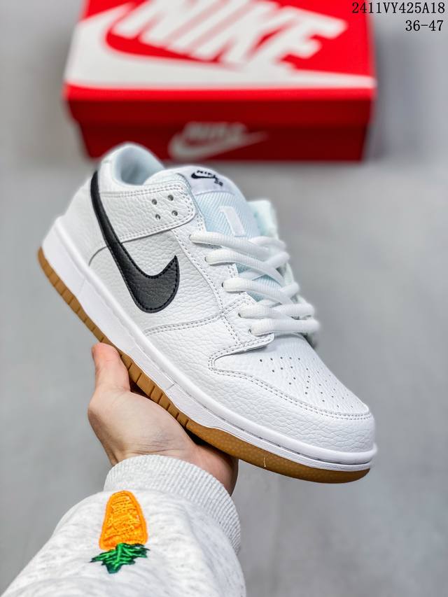 福利特价 耐克nike Sb Zoom Dunk Low 板鞋 系列经典百搭休闲运动板鞋 鞋舌的填充，使舒适性大大提升，同时也更方便穿脱中底部分则加入了脚感柔软