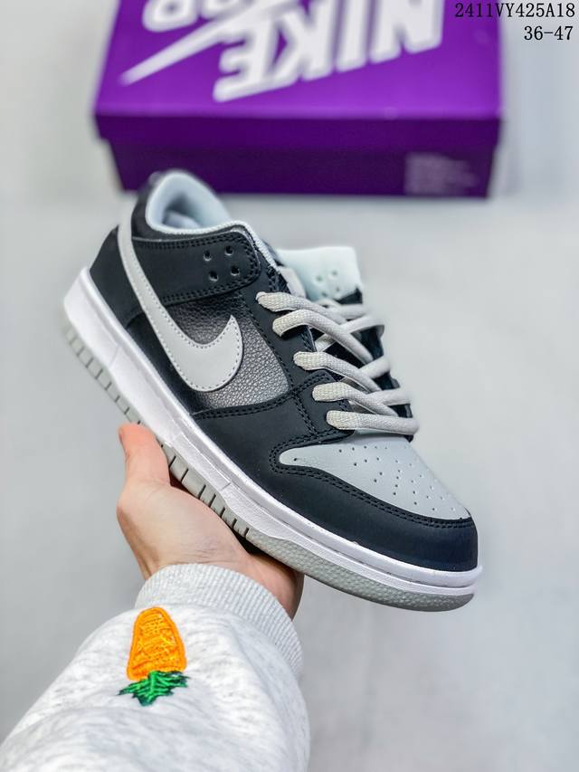 福利特价 耐克nike Sb Zoom Dunk Low 板鞋 系列经典百搭休闲运动板鞋 鞋舌的填充，使舒适性大大提升，同时也更方便穿脱中底部分则加入了脚感柔软