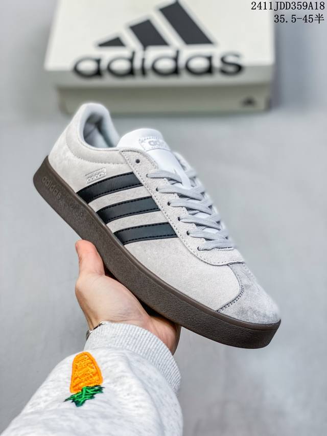 阿迪达斯 Adidas Vl Court Classic Shoes 运动休闲板鞋德训鞋 T头鞋 这款adidas经典运动鞋，以经典造型塑就百搭风格。灵感源自a