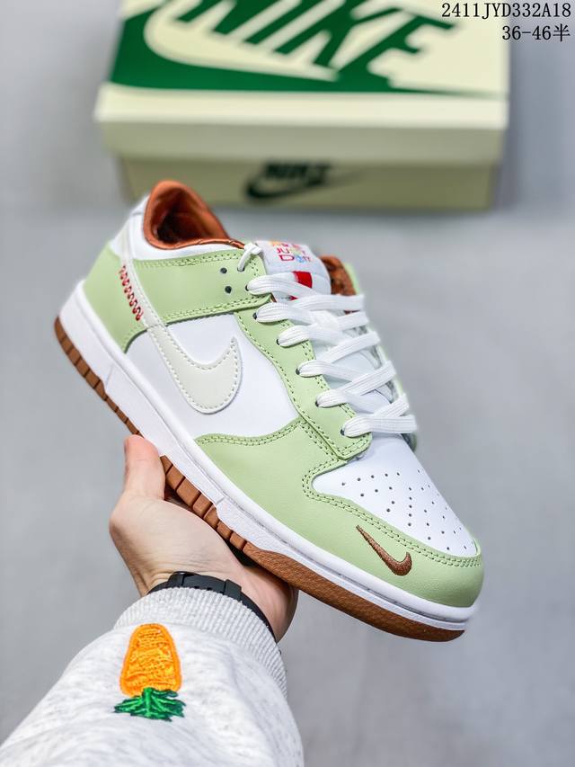 公司级带半码耐克nike Sb Zoom Dunk Low 板鞋 系列经典百搭休闲运动板鞋 鞋舌的填充，使舒适性大大提升，同时也更方便穿脱中底部分则加入了脚感柔