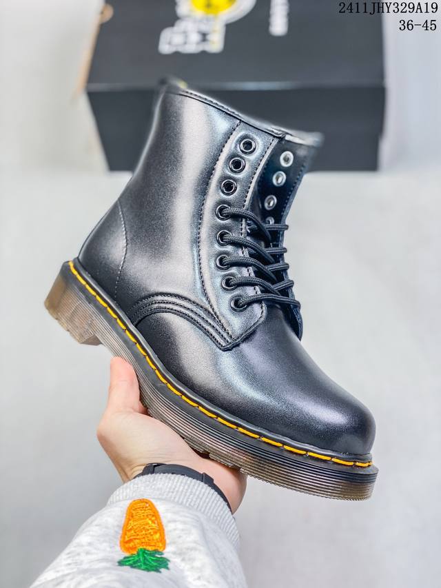 加绒版 Dr.Martens 马汀博士 原厂数据纸版开发版型，采用粒面二层皮革鞋面，鞋底不用胶水鞋底鞋面缝合牢固不开胶，原厂pvc高密度牛筋大底 牢固抓地，防滑