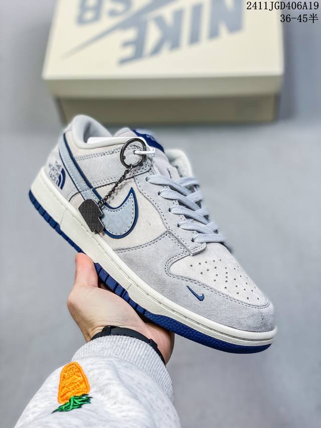 真标带半码耐克nike Sb Zoom Dunk Low 板鞋 系列经典百搭休闲运动板鞋 鞋舌的填充，使舒适性大大提升，同时也更方便穿脱中底部分则加入了脚感柔软