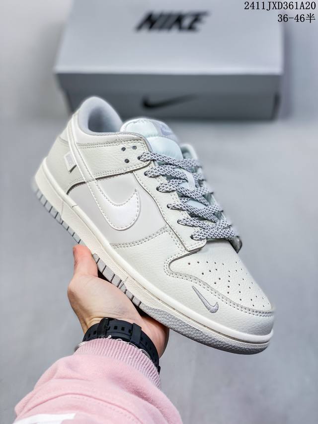 公司级带半码耐克nike Sb Zoom Dunk Low 板鞋 系列经典百搭休闲运动板鞋 鞋舌的填充，使舒适性大大提升，同时也更方便穿脱中底部分则加入了脚感柔