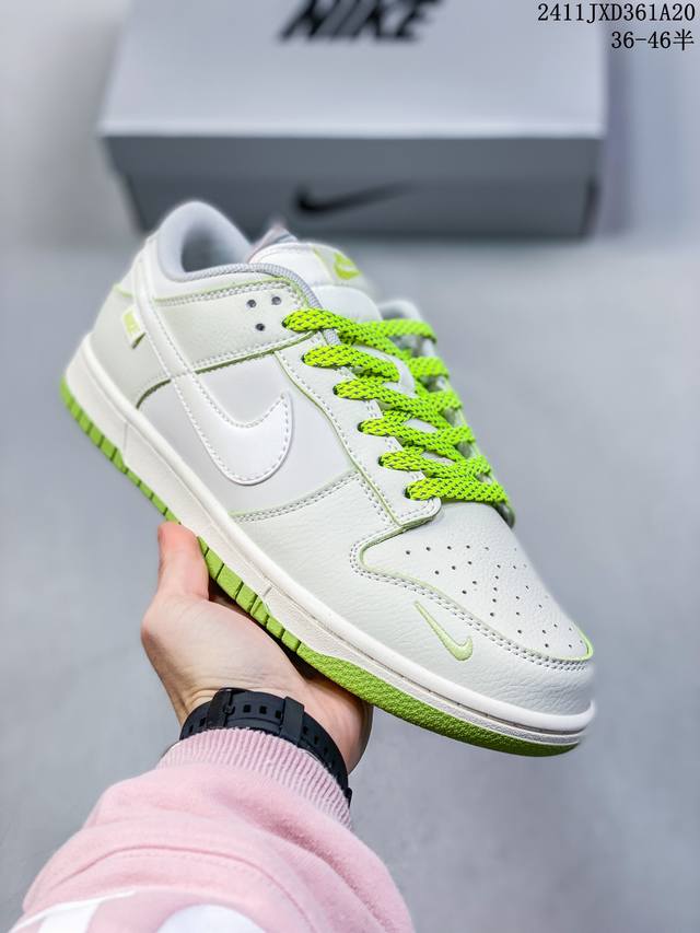 公司级带半码耐克nike Sb Zoom Dunk Low 板鞋 系列经典百搭休闲运动板鞋 鞋舌的填充，使舒适性大大提升，同时也更方便穿脱中底部分则加入了脚感柔