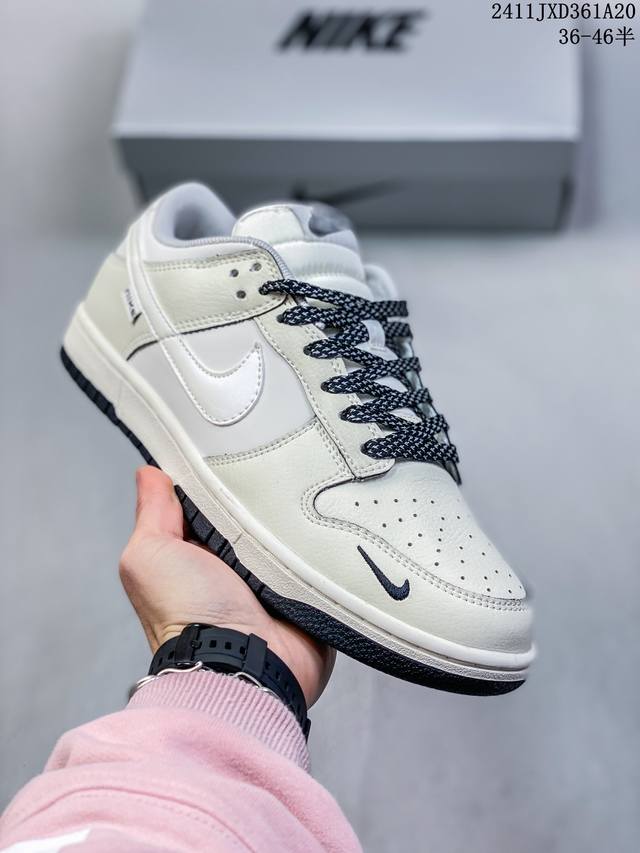 公司级带半码耐克nike Sb Zoom Dunk Low 板鞋 系列经典百搭休闲运动板鞋 鞋舌的填充，使舒适性大大提升，同时也更方便穿脱中底部分则加入了脚感柔