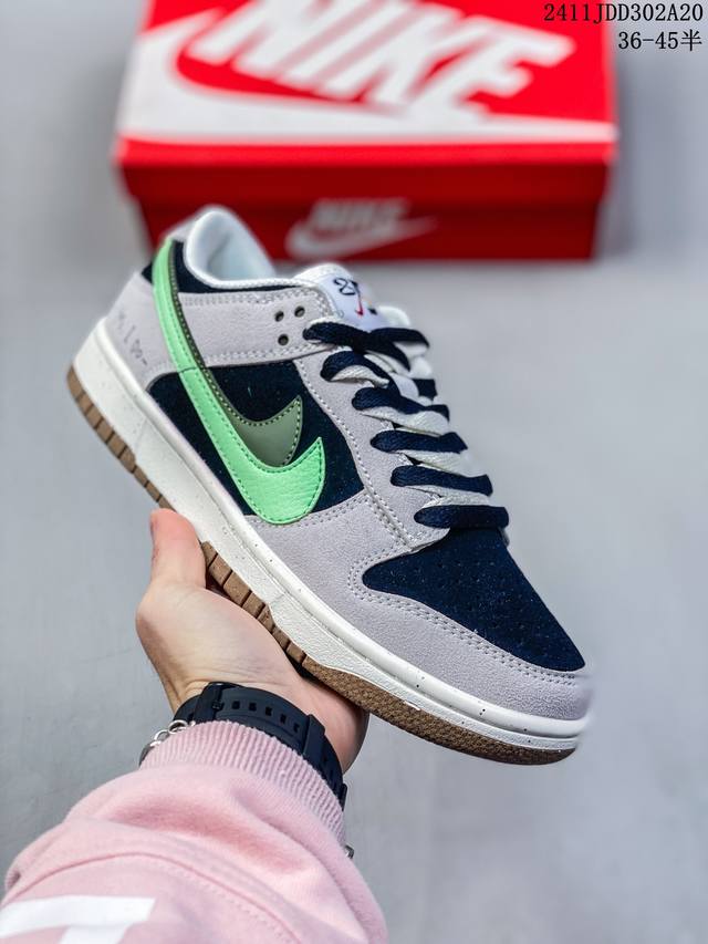 真标带半码耐克nike Sb Zoom Dunk Low 板鞋 系列经典百搭休闲运动板鞋 鞋舌的填充，使舒适性大大提升，同时也更方便穿脱中底部分则加入了脚感柔软