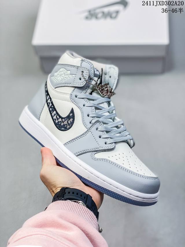 真标带半码 耐克 Nike Air Jordan 1 Retro High Og 乔丹一代篮球鞋复刻运动鞋 皮面高帮板鞋的设计灵感源自运动夹克，带你重温入选球队