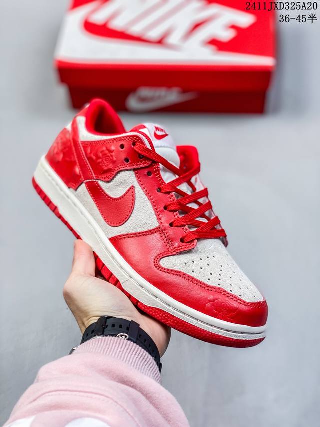 公司级带半码耐克nike Sb Zoom Dunk Low 板鞋 系列经典百搭休闲运动板鞋 鞋舌的填充，使舒适性大大提升，同时也更方便穿脱中底部分则加入了脚感柔