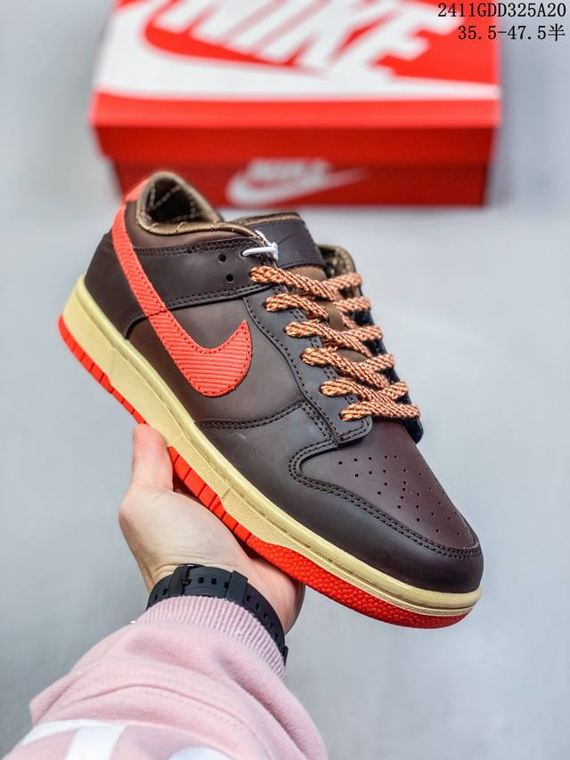 公司级带半码耐克nike Sb Zoom Dunk Low 板鞋 系列经典百搭休闲运动板鞋 鞋舌的填充，使舒适性大大提升，同时也更方便穿脱中底部分则加入了脚感柔