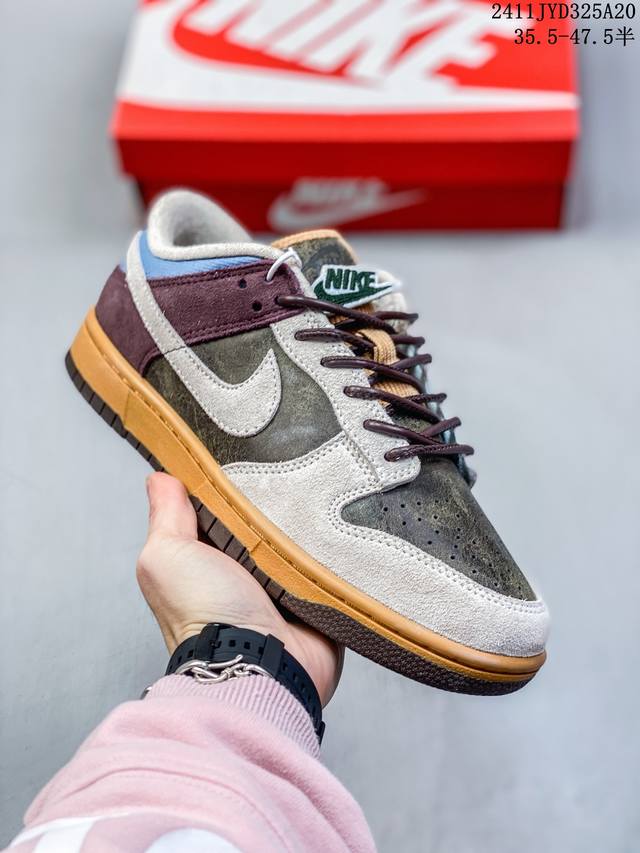 公司级带半码耐克nike Sb Zoom Dunk Low 板鞋 系列经典百搭休闲运动板鞋 鞋舌的填充，使舒适性大大提升，同时也更方便穿脱中底部分则加入了脚感柔