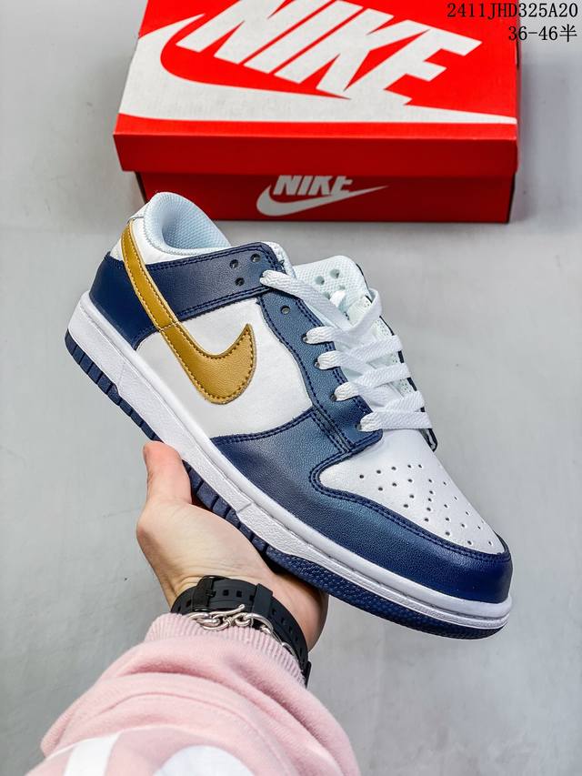 真标带半码耐克nike Sb Zoom Dunk Low 板鞋 系列经典百搭休闲运动板鞋 鞋舌的填充，使舒适性大大提升，同时也更方便穿脱中底部分则加入了脚感柔软