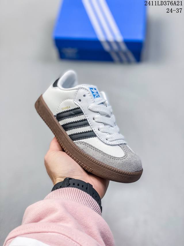 童鞋 阿迪达斯 德训鞋 Adidas Originals Samba Og Shoes 经典运动鞋小白鞋 T头鞋 男女儿童板鞋 彰显休闲摩登风情的时尚经典鞋。它