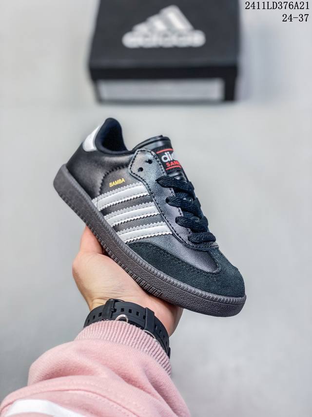 童鞋 阿迪达斯 德训鞋 Adidas Originals Samba Og Shoes 经典运动鞋小白鞋 T头鞋 男女儿童板鞋 彰显休闲摩登风情的时尚经典鞋。它