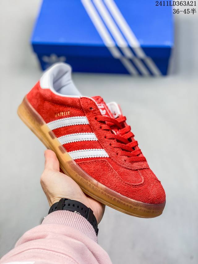 特价特价公司级 阿迪达斯 Adidas Originals Gazelle Indoor复古三叶草防滑透明橡胶板鞋经典运动鞋。这款经典鞋,忠于原版设计,缀撞色三