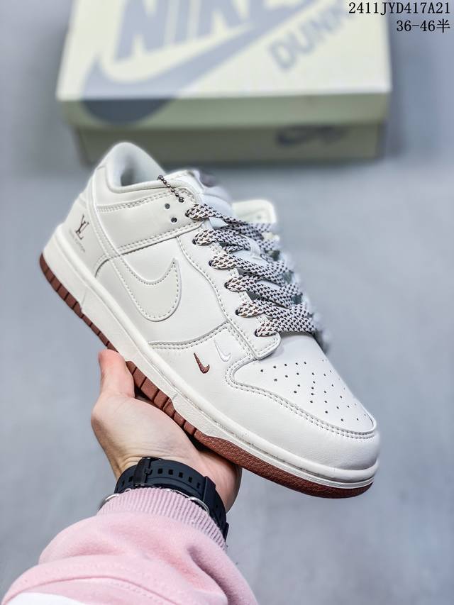 公司级带半码耐克nike Sb Zoom Dunk Low 板鞋 系列经典百搭休闲运动板鞋 鞋舌的填充，使舒适性大大提升，同时也更方便穿脱中底部分则加入了脚感柔