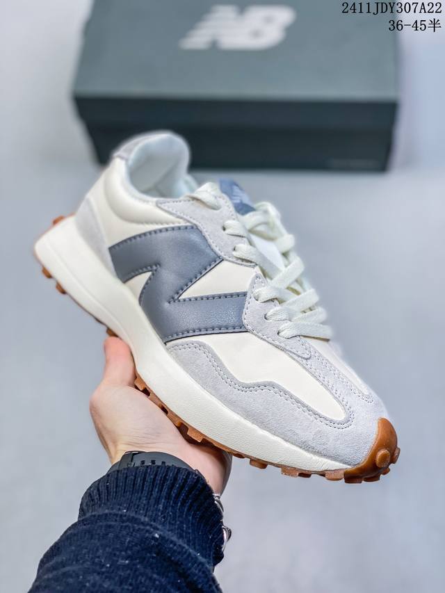 真标 Nb 新百伦 New Balance 327系列复古休闲运动慢跑鞋时尚男女运动鞋 以更纯粹的复古风格设计打造的全新造型 侧身还以解构设计，将 N 字标志以