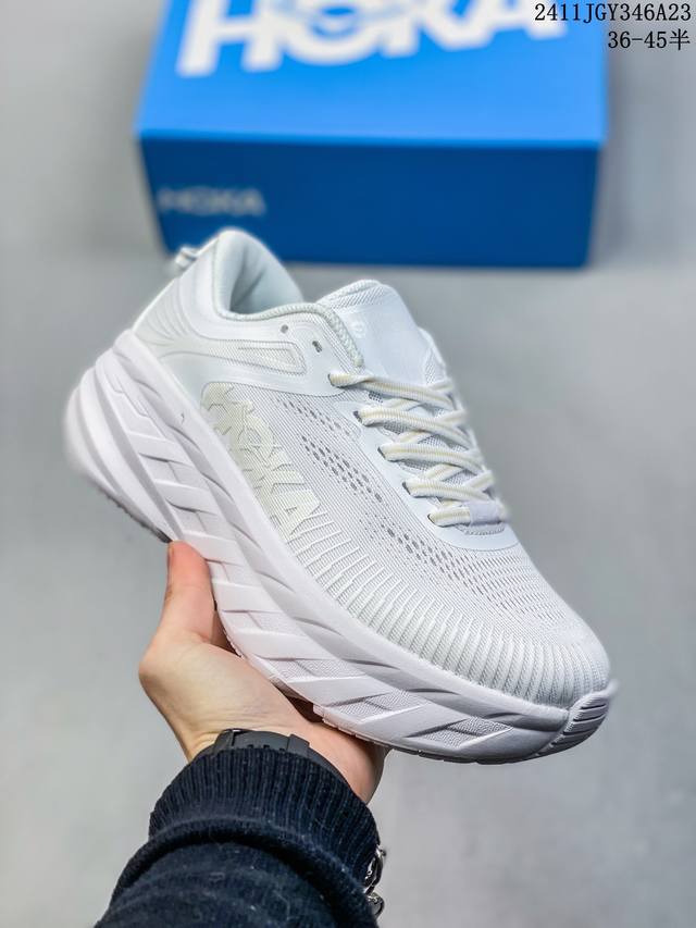 Hoka One One W Bondi 7 低帮跑步鞋 Bondi在本季向前迈出了大胆的一步，采用更柔软、更轻的泡沫和全新，的加长后跟几何形状进行了重新设计。