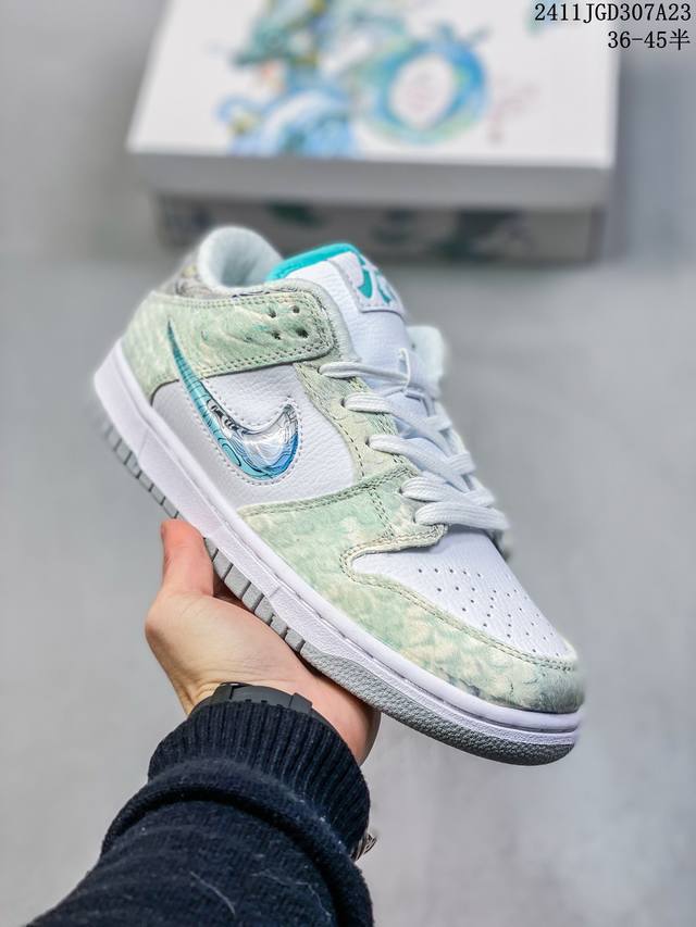 公司级nk Dunk Low Cny龙年限定 新中式定制三太子敖丙 Sb低帮休闲板鞋 设计灵感来自于中国经典神话人物东海三太子敖丙swoosh使用钢印工艺 呈现