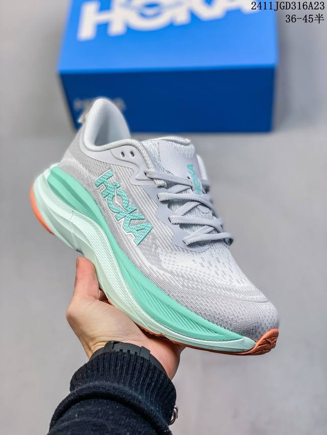 Hoka One One W Bondi 7 低帮跑步鞋 Bondi在本季向前迈出了大胆的一步，采用更柔软、更轻的泡沫和全新，的加长后跟几何形状进行了重新设计。