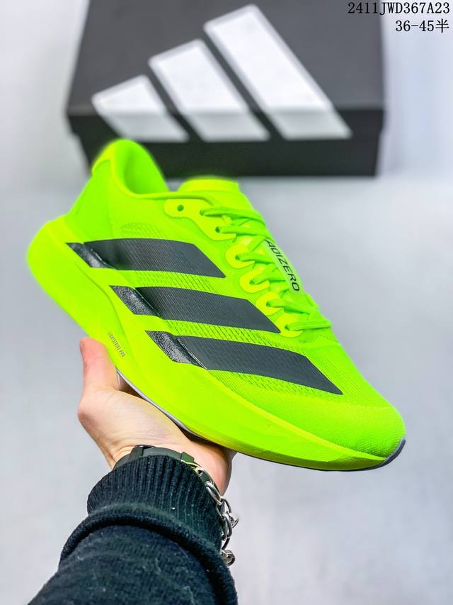 Adidas Adizero Evo Sl舒适运动防滑耐磨低帮跑步鞋，轻质网眼合成鞋面搭配织物内里坚韧透气包裹舒适，中底搭载全掌双层 Lightstrike P