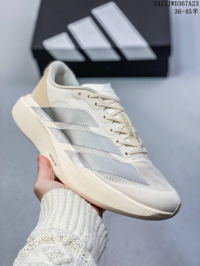 Adidas Adizero Evo Sl舒适运动防滑耐磨低帮跑步鞋，轻质网眼合成鞋面搭配织物内里坚韧透气包裹舒适，中底搭载全掌双层 Lightstrike P