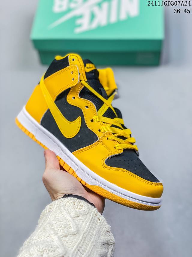 真标带半码耐克nike Sb Zoom Dunk Low 板鞋 系列经典百搭休闲运动板鞋 鞋舌的填充，使舒适性大大提升，同时也更方便穿脱中底部分则加入了脚感柔软