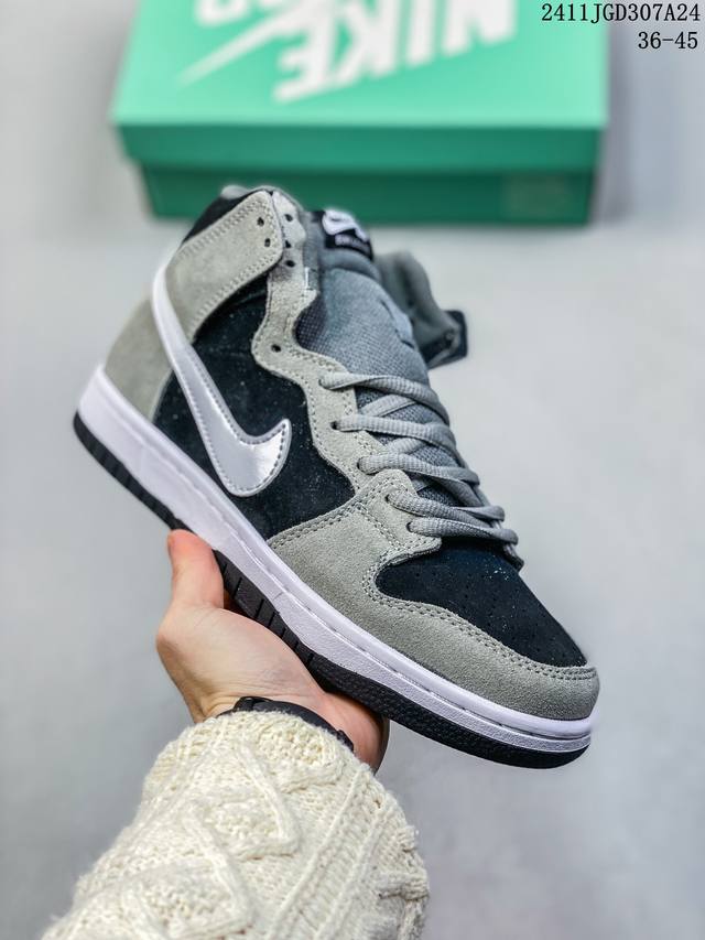 真标带半码耐克nike Sb Zoom Dunk Low 板鞋 系列经典百搭休闲运动板鞋 鞋舌的填充，使舒适性大大提升，同时也更方便穿脱中底部分则加入了脚感柔软