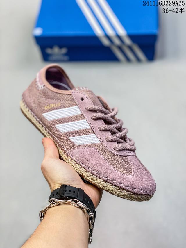 Adidas 阿迪达斯 男女鞋半码制，原楦纸版开发，采用翻毛皮组合提花棉布鞋面材质 手工三杠串珠装饰 ，内嵌加厚环形eva缓震鞋垫，外置马克线缝制草编组合防滑耐