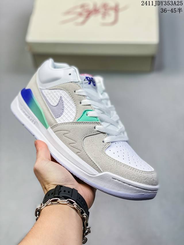 Air Jordan Stadium 90 Stadium Jordan Stadium 90充满了对tinkerhathield 原创设计的致敬，包括中足网状