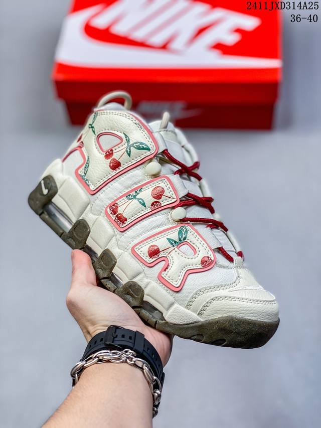 Nike Air More Uptempo皮蓬大air撕纸篮球鞋 白淡蓝 Nike将推出新款 Air More Uptempo，它以白色，橄榄球灰色和迷幻蓝色为