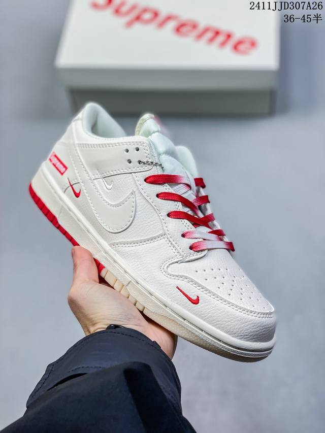 公司级带半码耐克nike Sb Zoom Dunk Low 板鞋 系列经典百搭休闲运动板鞋 鞋舌的填充，使舒适性大大提升，同时也更方便穿脱中底部分则加入了脚感柔