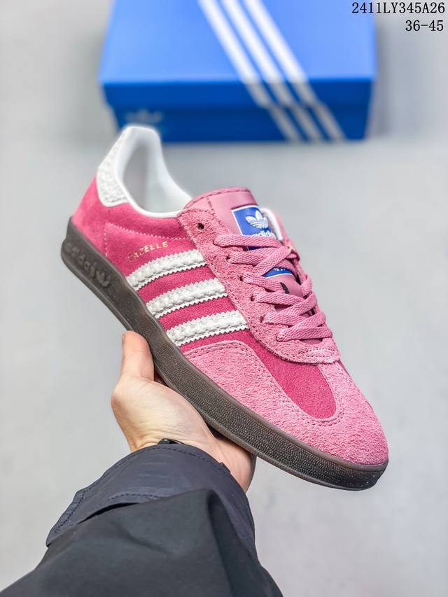 真标 阿迪达斯 Adidas 中性三叶草gazelle系列休闲鞋男女经典运动鞋 德训鞋。鞋身柔软皮革材质和简单百搭的特点，让 Gazelle 一直活跃在街头。T