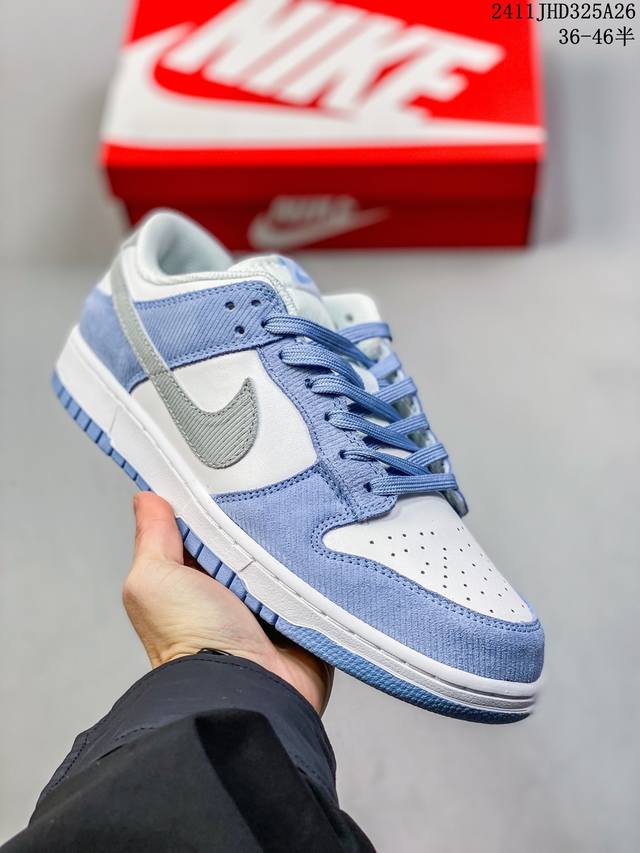 公司级带半码耐克nike Sb Zoom Dunk Low 板鞋 系列经典百搭休闲运动板鞋 鞋舌的填充，使舒适性大大提升，同时也更方便穿脱中底部分则加入了脚感柔