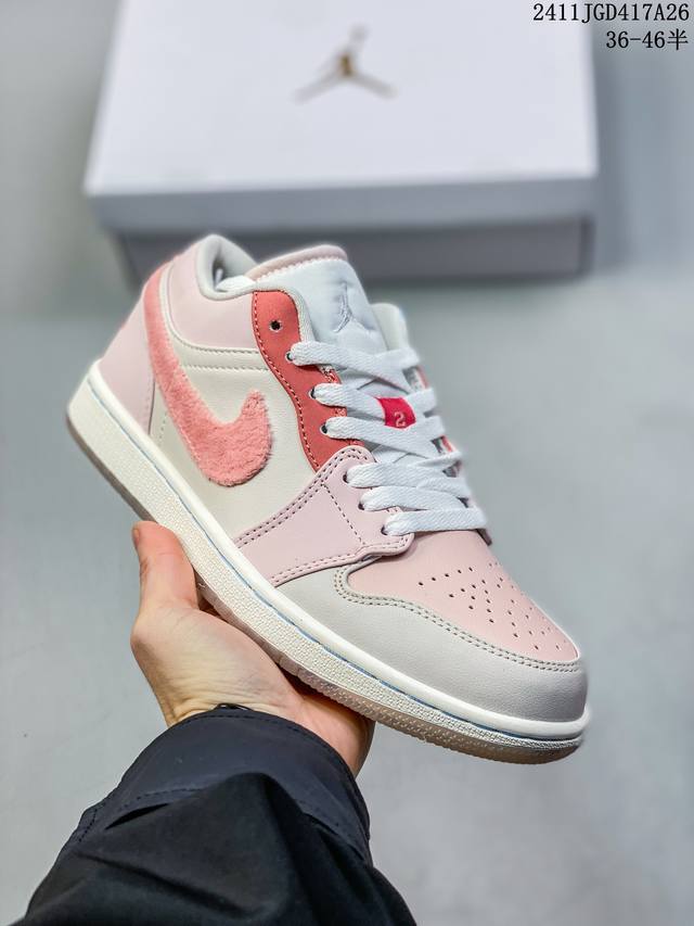 Air Jordan 1 Low Aj1乔1低帮休闲板鞋 同步官方配色 原档冲孔鞋头 正确满胶鞋垫 四线拉帮 原厂织唛标 鞋舌高弹海绵填充。 官方货号：Hm37