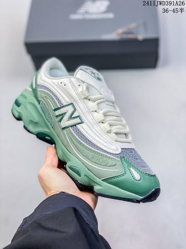 New Balance 新百伦 采用硬质牛剖革拼接透气网眼衬垫织物鞋面材质，T-Beam大底提供足步弓支撑，保持步态稳定，加入了encap材质缓震中底，外置防滑