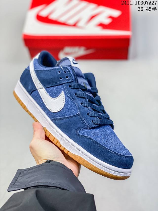 真标带半码耐克nike Sb Zoom Dunk Low 板鞋 系列经典百搭休闲运动板鞋 鞋舌的填充，使舒适性大大提升，同时也更方便穿脱中底部分则加入了脚感柔软