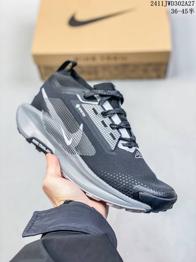 公司级nike Reactx Pegasus Trail 5 Next Nature 越野跑步鞋 登月兼顾迅疾外观和稳固脚感 后跟覆面和中足动态支撑巧妙融合 缔