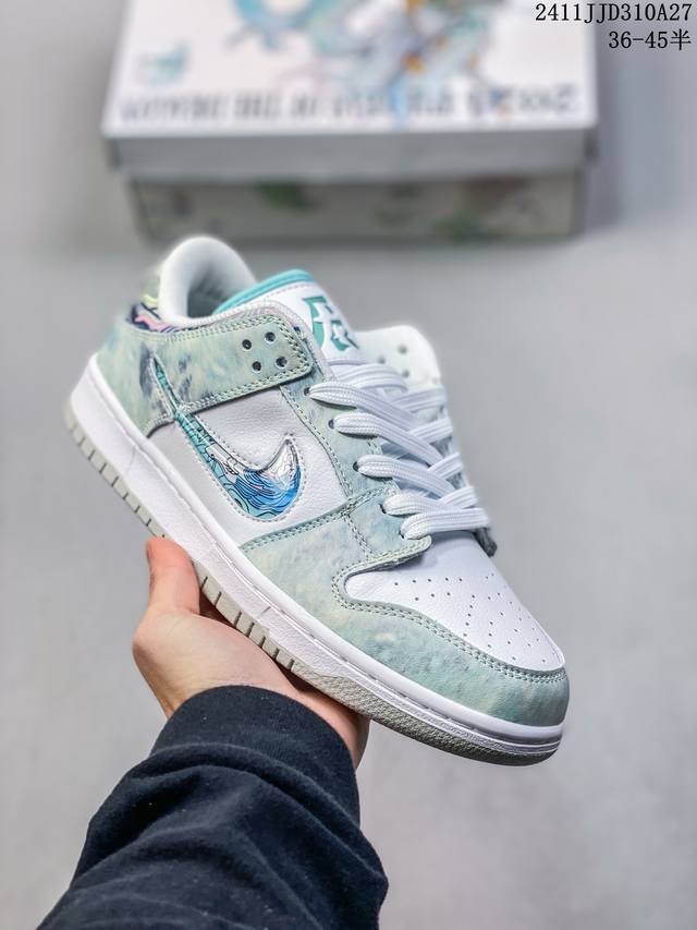 Nk Dunk Low Cny龙年限定 新中式定制三太子敖丙 Sb低帮休闲板鞋 设计灵感来自于中国经典神话人物东海三太子敖丙swoosh使用钢印工艺 呈现蛟龙出