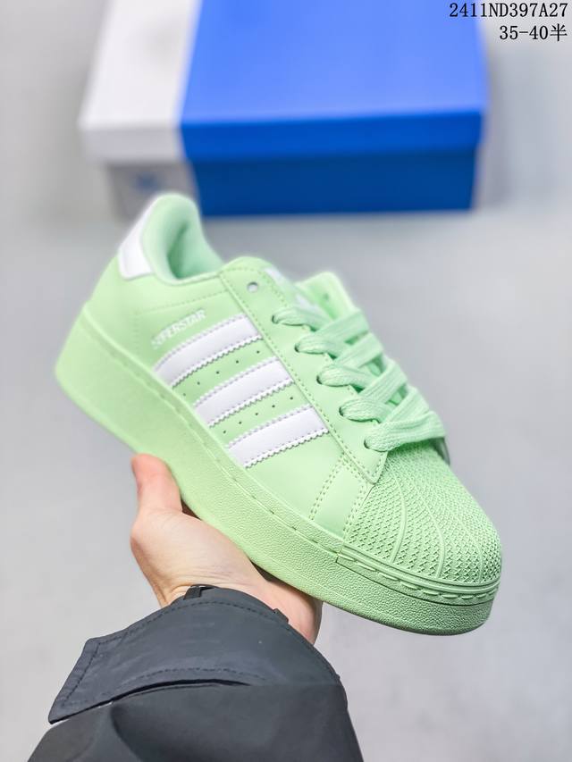 Adidas 阿迪达斯 女鞋真标半码制，原楦原纸版数据开发版型，采用粒面环保牛剖革鞋面材质，内嵌eva环保鞋垫，外置耐磨防滑鞋底组合扇贝防踢头盖片以现代时尚元素