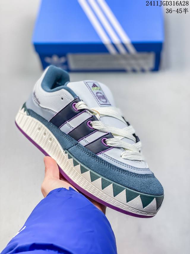 公司级adidas Adimatic Low 马蒂奇系列低帮 复古鲨鱼面包鞋运动休闲滑板板鞋 整个鞋面由色彩艳丽的麂皮制成 搭配品牌标志性大尺寸三条纹 Logo